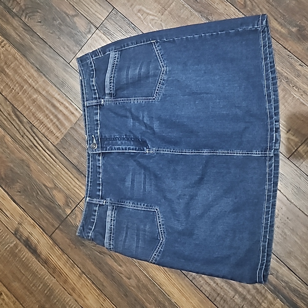 Dress Barn Womens Blue Jean Denim Mini Skirt. Size 18